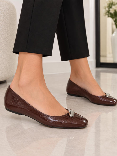 Ballerina in pelle con dettaglio