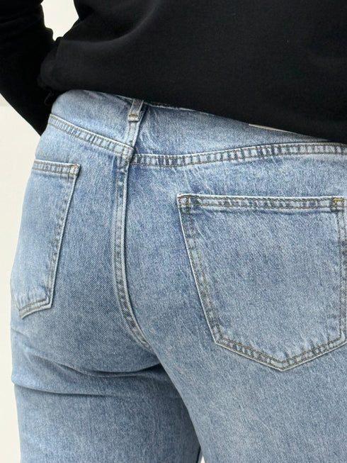 Jeans con piegone- lavaggio chiaro
