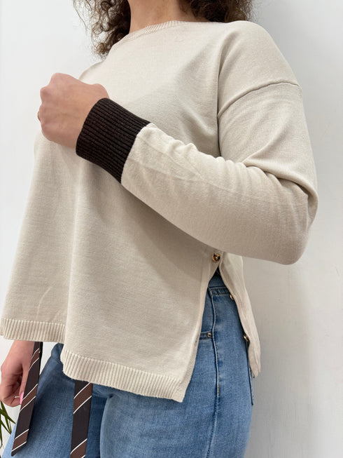 Maglia Girocollo Fine con Dettagli Button-Up