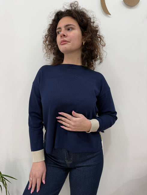 Maglia Girocollo Fine con Dettagli Button-Up