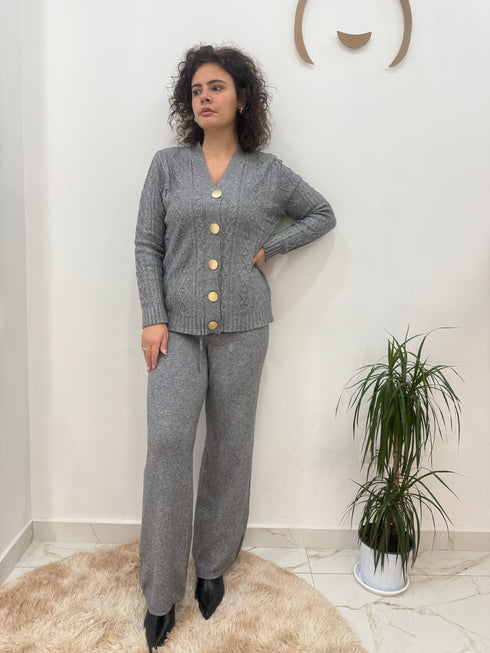 Coordinato in lana con intreccio e bottoni