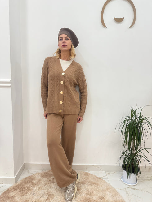 Coordinato in lana con intreccio e bottoni