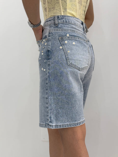 Bermuda denim con applicazioni