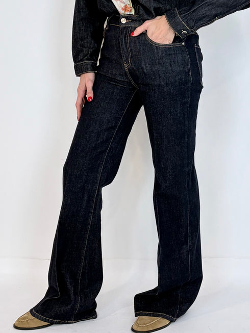 Jeans denim scuro a zampa