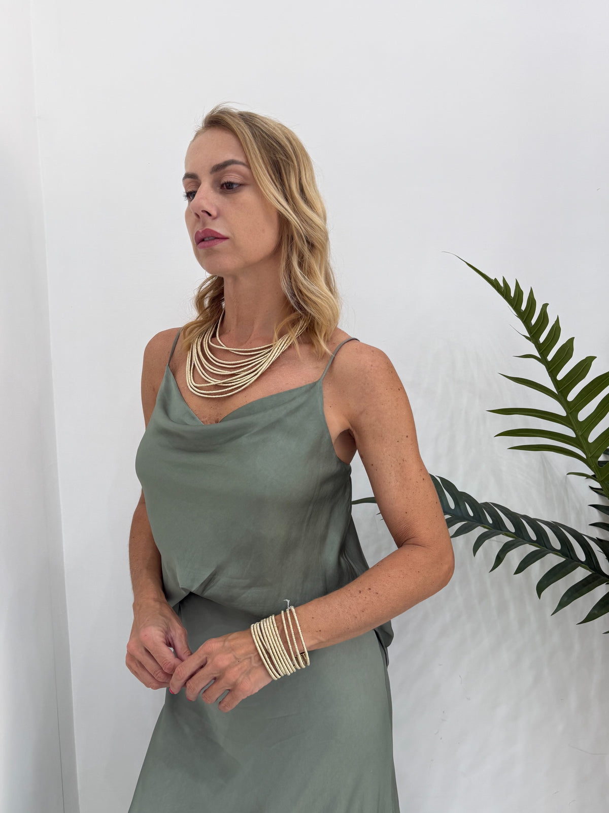 Top in Raso con Scollo a Cappuccio