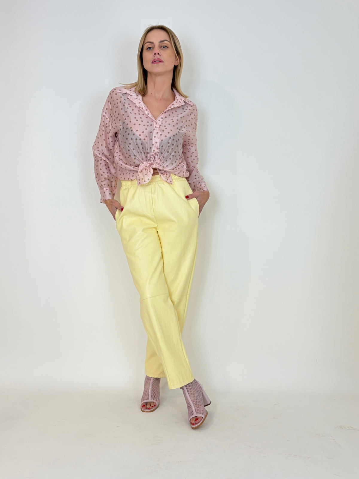 Pantalone ecopelle con elastico